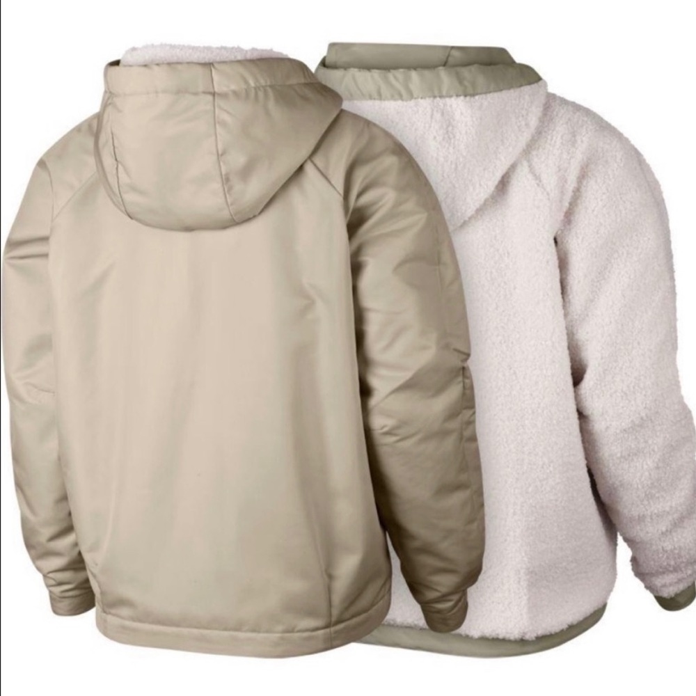 Nike Sportswear medium Reversible Sherpa Jacket beige/white. - Picture 2 of 3